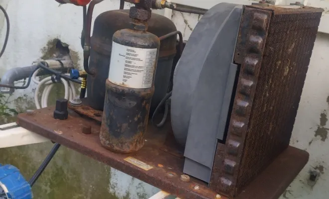 intervention sur un groupe froid pour une armoire réfrigérée, Rang-du-Fliers, C2L Pompe à Chaleur et Climatisation